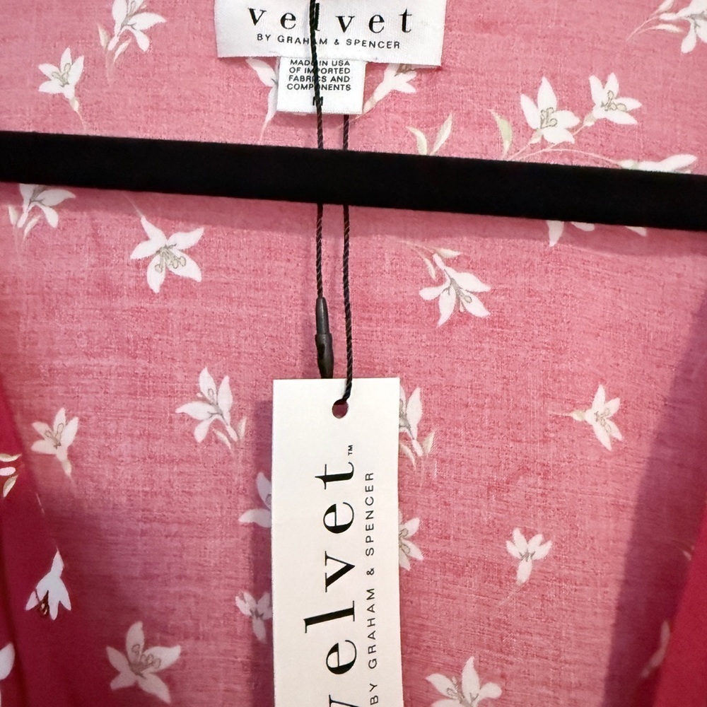 Velvet by Graham and Spencer Feminine Red Floral Tie Front Blouse NWT Size Med. - Picture 3 of 6